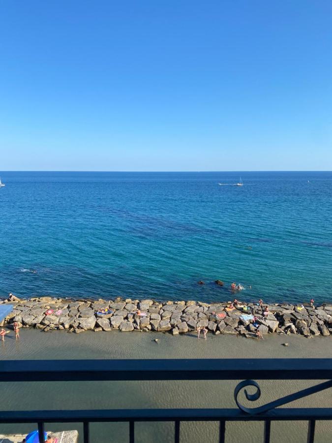 Borgo Prino Apartment อิมเปรีอา ภายนอก รูปภาพ